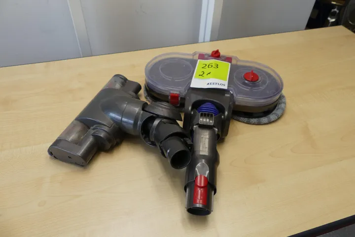 2x Staubsaugerzubehör